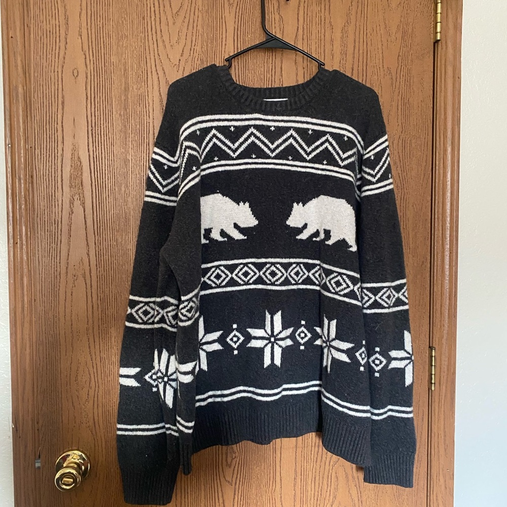 Old Navy Black and White Crewneck Sweater